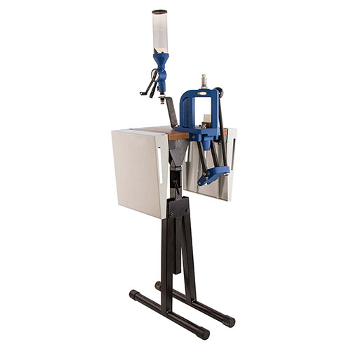 Der Frankford Arsenal® Platinum Series Reloading Stand ist perfekt für kleine Räume, mit klappbarem Tisch und Rahmen, ideal für deine Reloading-Tools.