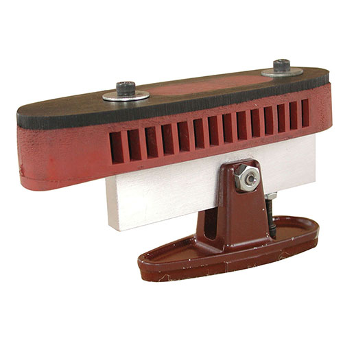 Der Wheeler Recoil Pad Installation Fixture überträgt präzise die Winkel von Schaft und Wangenauflage auf die neue Recoil Pad und dient als stabile Halterung für das Schleifen.