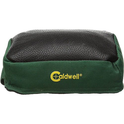 Die Caldwell Bench Accessory Bag No. 3 bietet hochwertige Leder- und Polyester-Bauweise, schnelle Montage durch Klettverschluss und bleibt formstabil für optimale Schusspräzision.