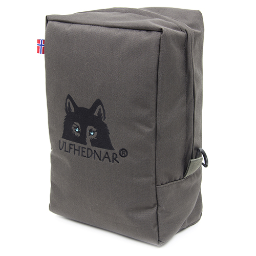 Die robuste ULFHEDNAR Molle Pocket aus abriebfestem Cordura bietet einfachen Zugang durch den Reißverschluss und lässt sich dank des Molle-Systems bequem transportieren.