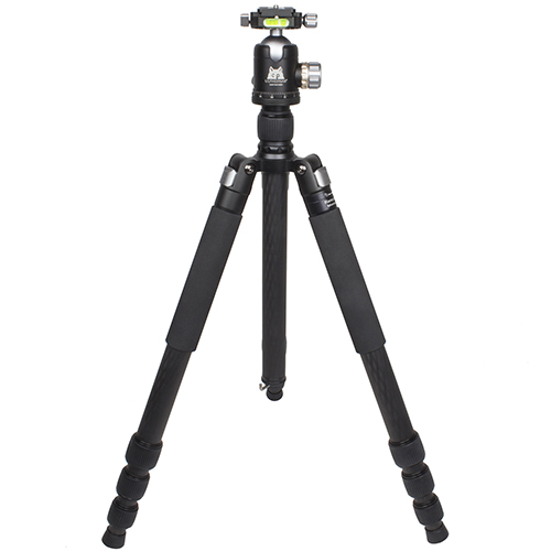 Der ULFHEDNAR Tripod mit Ballhead bietet extreme Stabilität, ein geringes Gewicht von nur 2,4kg, eine Höhe von 185cm und eine Tragfähigkeit von 20kg.