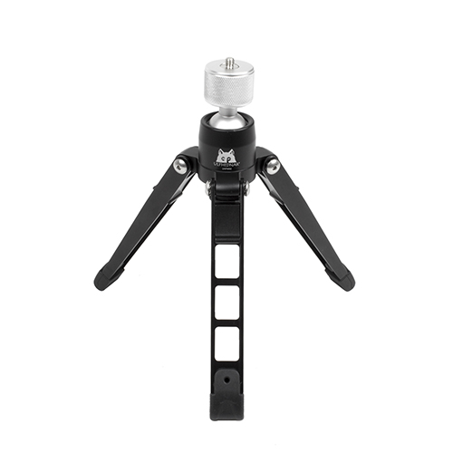 Der ULFHEDNAR Mini Tripod mit Ballhead ist der perfekte Reisebegleiter für dein kleines Spotting Scope oder deine Kamera – dreh- und neigbar für optimale Aufnahmen.