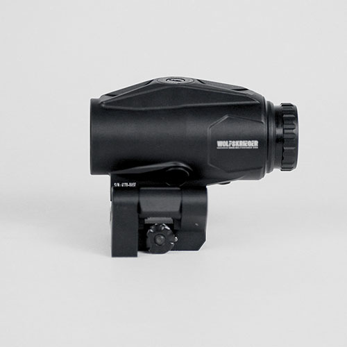 Der Teiwaz Hybrid 5x20mm Magnifier bietet eine moderne ballistische Absehen, IP67 Wasserdichtigkeit, Flip-to-Side-Montage und einfache Distanzschätzung.