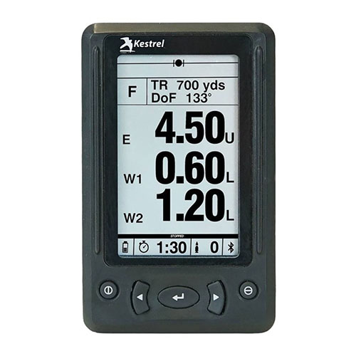 Das Kestrel HUD für 5 Series Ballistics ermöglicht dir, präzise Ballistikdaten für bis zu 10 Ziele direkt auf deinem Gewehr anzuzeigen – schnell und bequem!