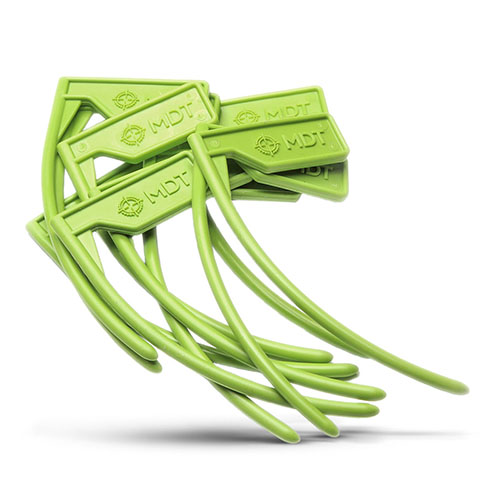 Die MDT Chamber Flags in leuchtendem Grün sind perfekt, um entladene Feuerwaffen schnell zu identifizieren und passen in 22LR und größere Kammern. Ideal für Sicherheit!