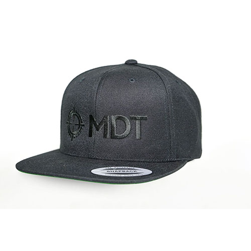 Der schwarze MDT Snapback-Hut mit dem MDT-Logo ist personalisierbar und passt perfekt auf jeden Kopf. Ideal für deinen nächsten Schießausflug!