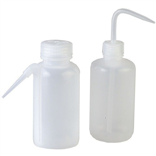 Die Squeeze Bottles von Brownells sind perfekte Dispenser für Cold Blues, Öle und Schmierstoffe. Mit präziser Dosierung und einfacher Handhabung bist du bestens ausgestattet.