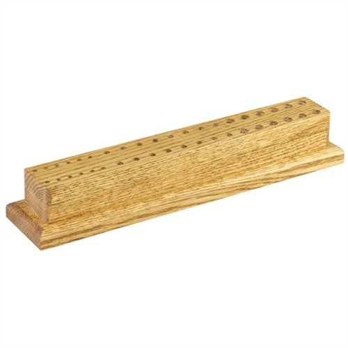 Der kompakte GUNSMITH'S PUNCH & NEEDLE FILE BLOCK aus massivem Eichenholz bietet 40 Löcher für Werkzeuge, hält deinen Arbeitsplatz ordentlich und spart Platz in der Werkzeugkiste.