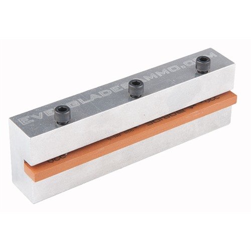 Das 1911 Frame Rail Stoning Tool von Everglades Ammo ermöglicht präzises Abtragen der Rahmenleisten mit einem 320er Schleifstein für 1911/2011 Rahmen.