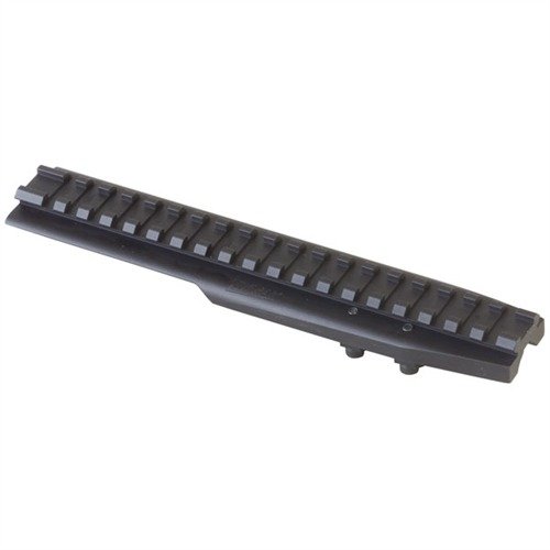 Maximiere die Genauigkeit deiner M1 Carbine mit der stabilen M6-B Forward Optic Mount für Scopes und Red Dot Sights, ohne die Standardvisiere zu entfernen.