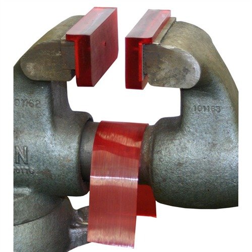 Die MAGNETIC SOFT JAWS bieten perfekten Halt für deine Waffen, schützen vor Kratzern und sind dank eingebauter Magnete einfach zu befestigen.