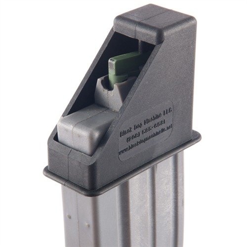 Der AR-15/M16 .22 LR Magazinlader von BLACK DOG MACHINE erleichtert das schnelle Befüllen deiner Magazine ohne Fingerbelastung und ist aus robustem, glasfaserverstärktem Polymer.