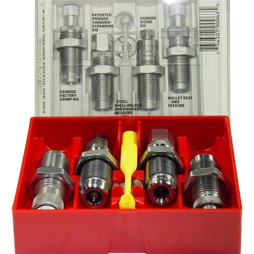 Das 4 Die Deluxe Pistol Die Set für .44 Special bietet eine Carbide Full Length Sizing Die, Bullet Seating Die und eine Carbide Factory Crimp Die für einfache Handhabung.