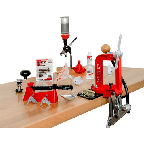 Mit dem 50TH ANNIVERSARY KIT von LEE erhältst du eine hochwertige Breech Lock Challenger Press, perfekte Präzision mit dem Perfect Powder Measure und nützliche Werkzeuge für dein Reloading.