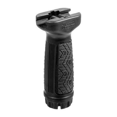 Der Daniel Defense Picatinny Vertical Foregrip bietet einen komfortablen, griffigen Bereich, passt auf Picatinny-Schienen und hat wasserdichten Stauraum.