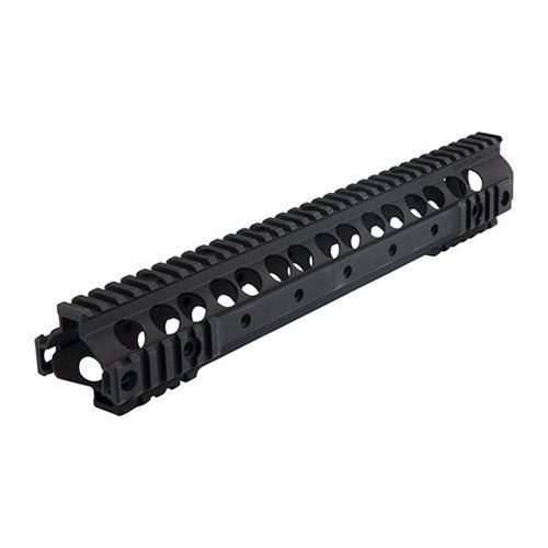 Der KAC URX III & 3.1 Forend ist ein leichter, modularer, freischwebender Forend für AR-15, mit Picatinny-Schienen und 4 QD-Sling-Ösen für optimale Flexibilität.