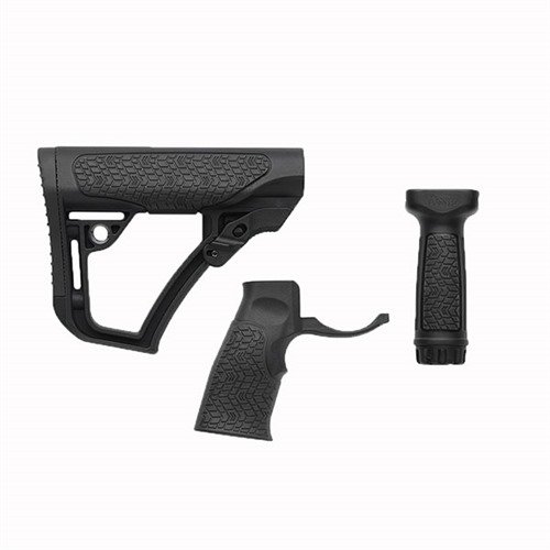 Das Daniel Defense AR-15 Möbelset bietet eine verstellbare Schulterstütze mit minimalem Spiel, ergonomischen Griff und wasserdichtem Stauraum für optimale Kontrolle.
