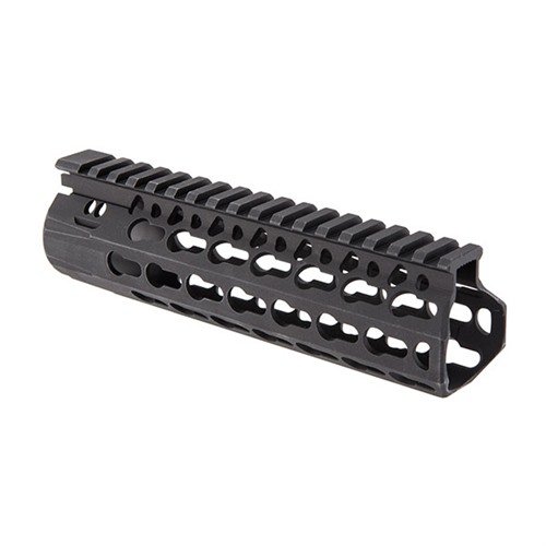 Die BCM KMR Alpha Handguard bietet eine verbesserte Genauigkeit durch Free-Float-Design, ist leicht, robust und hat viele KeyMod™-Slots für Zubehör.