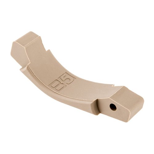 Der AR-15 Trigger Guard von B5 SYSTEMS bietet ein Upgrade mit erweiterter Form für die Verwendung mit Handschuhen und behält die Swing Down-Funktion bei.