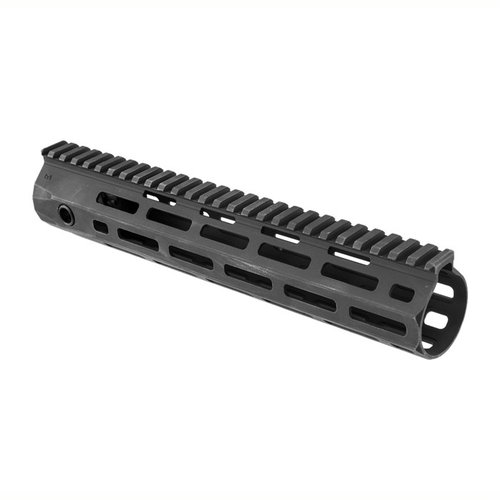 Die KAC URX 4 M-LOK Handguards bieten eine modulare Bauweise, sind leichter dank des IBN-Systems und ermöglichen die Montage von M-LOK Zubehör überall entlang der Schiene.