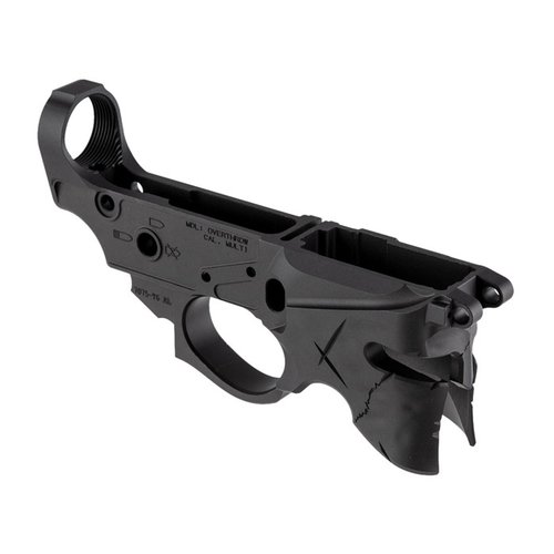 Der Sharps Bros. Overthrow AR-15 Lower Receiver aus 7075-T6 Aluminium bietet ein einzigartiges Design, ist mil-spec kompatibel und perfekt für deinen individuellen AR-15 Aufbau.