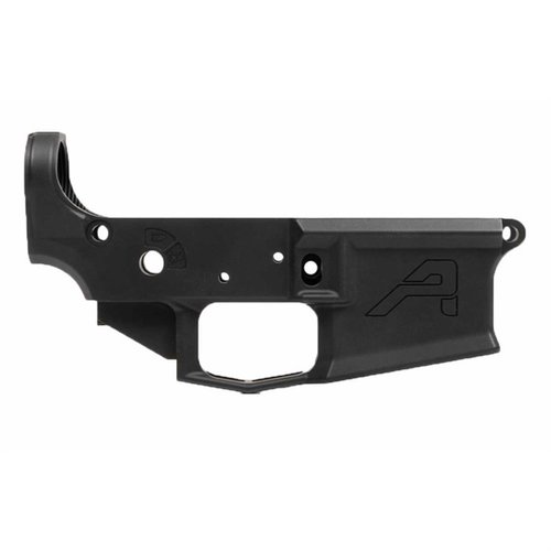 Der Aero Precision M4E1 Stripped Lower Receiver bietet die Stärke eines gefrästen Empfängers, eine verbesserte Passform und eine fließende, ansprechende Optik.