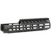Verbessere deine SIG Sauer MPX mit dem Midwest Industries Drop-In Handguard aus Aluminium, der M-LOK-kompatible Befestigungsstellen bietet und in verschiedenen Längen erhältlich ist.
