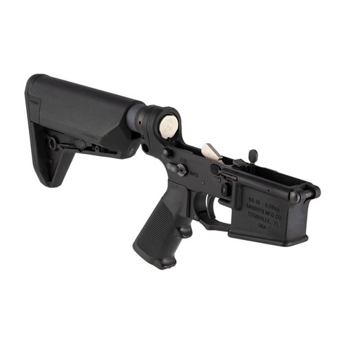 Der Knight's Armament SR-15 IWS Complete Lower Receiver ist aus geschmiedetem Aluminium, hat einen KAC 2-Stage Match-Abzug und ist für 5.56 NATO kalibriert.