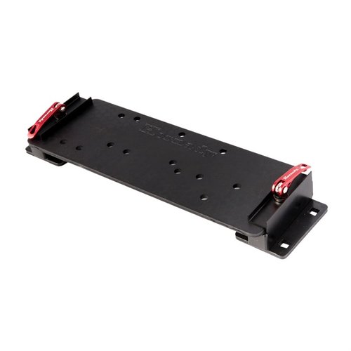 Die Hornady Quick Detach Universal Mounting Plate Assembly ermöglicht dir ein einfaches Anbringen und Abnehmen von Reloading-Tools, ideal für begrenzten Platz.