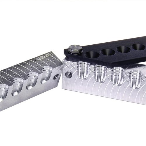 Die 6 CAVITY RIFLE BULLET MOLDS von LEE PRECISION bieten rostfreie Aluminiumblöcke und eine hart anodisierte Spritzplatte für präzise und langlebige Geschosse.