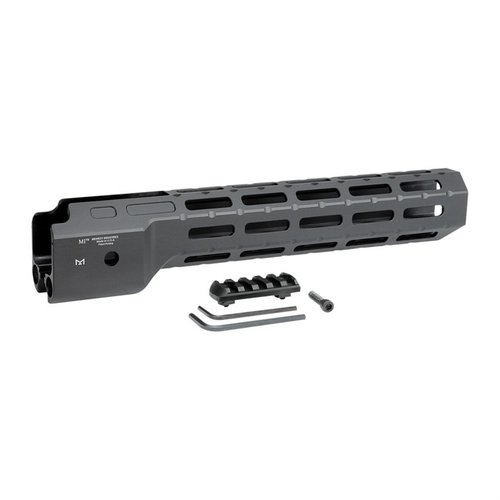 Die Midwest Industries Combat Rail PC9™ Handguard bietet dir acht M-LOK Slots, drei QD-Sockets und ein leichtes Design für optimale Anpassungsmöglichkeiten.