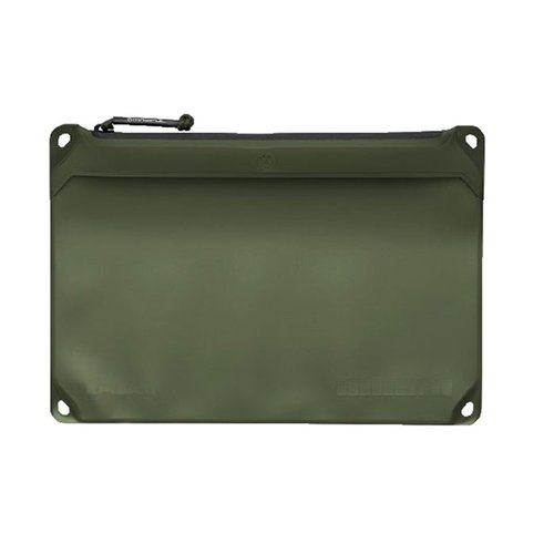Die Magpul DAKA Pouch bietet mit ihrem transparenten Fenster, wasserabweisendem YKK-Zipper und robustem Material perfekten Schutz und Organisation deiner Ausrüstung.
