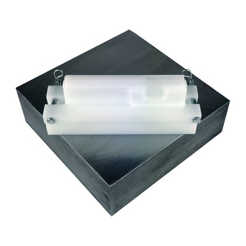 Der Obsidian Arms AR-15 Upper Receiver Vise Block aus HDPE schützt deine Oberteile vor Beschädigungen und ist mit allen Standard AR-15 Upper Receivern kompatibel.