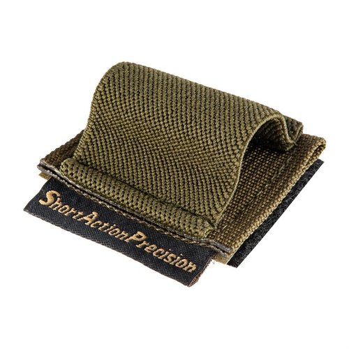 Mit dem Short Action Precision .22 Magazine Holder hast du schnellen Zugriff auf dein Magazin. Er passt perfekt an die Seite deiner .22 Bolt-Gewehre und hält es sicher.