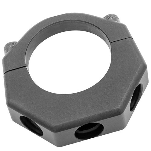 Der TRI-BASE SLING MOUNT ermöglicht dir drei Sling-Montagepositionen auf einem Mil-Spec Buffer Tube, ohne dass eine Demontage erforderlich ist. Robustes 6061 Aluminium.