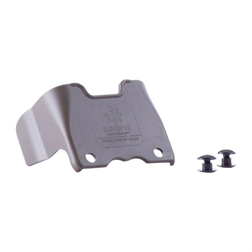 Der Eleven 10® RIGID TQ Case® Shirt Shield schützt deine Uniform vor Abnutzung, ist leicht, schnell zu installieren und enthält das notwendige Zubehör.