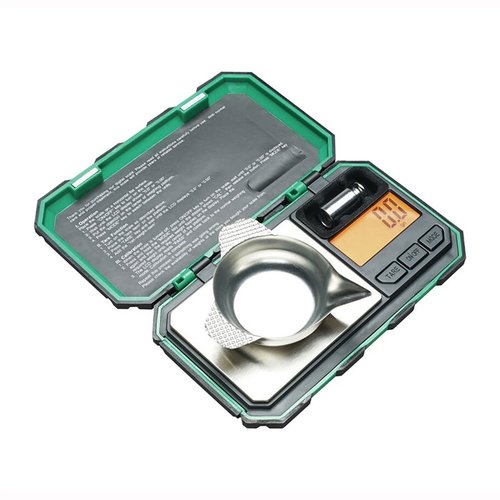 Die RCBS Pocket Scale bietet eine Kapazität von 1500 Grain, 0.10 Grain Genauigkeit und ein gut ablesbares Display – perfekt für präzises Wägen beim Handladen.