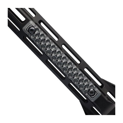 Die VZ Hydra Rail Panels bieten eine wellenförmige Textur für besseren Halt, sind 15,35 mm breit und 120 mm lang, und passen auf 3 M-LOK Slots.
