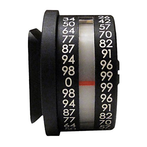 Der COSINE INDICATOR verbessert deine Schussgenauigkeit beim Schießen bergauf oder bergab und zeigt präzise den Neigungsgrad deiner Waffe an.