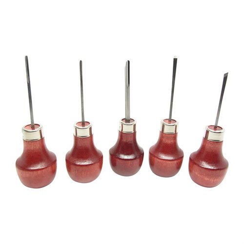 Vertraue auf die Qualität des U.J. Ramelson Mini-Werkzeugsatzes für präzises Schnitzen – ideal für feine Arbeiten mit robusten Holzgriffen.