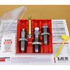 Das PACESETTER 3-DIE SET für 7MM STW enthält alles, was du brauchst: Full Length Sizing Die, Bullet Seating Die, Factory Crimp Die und mehr für präzises Nachladen.