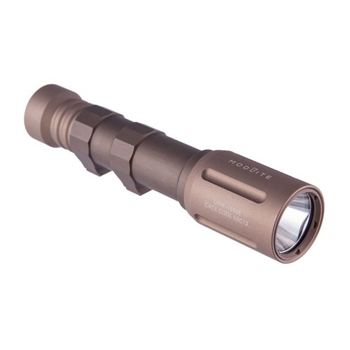 Die Modlite OKW-18650 Waffe-Lampe bietet 680 Lumen, 69.000 Candela und eine Laufzeit von 75 Minuten – perfekt für jede Situation, drinnen oder draußen!