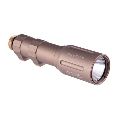 Die Modlite PLHv2 18650 Waffe-Lampe bietet 1350 Lumen, 54.000 Candela und eine hervorragende Balance aus Flut und Reichweite – ideal für drinnen und draußen.