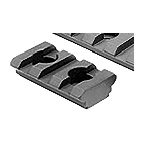 Die Midwest Industries Forearm Light Mounts sind aus anodisiertem 6061 Aluminium, passen auf AR Handguards und beinhalten Montagematerial. Leicht und robust!