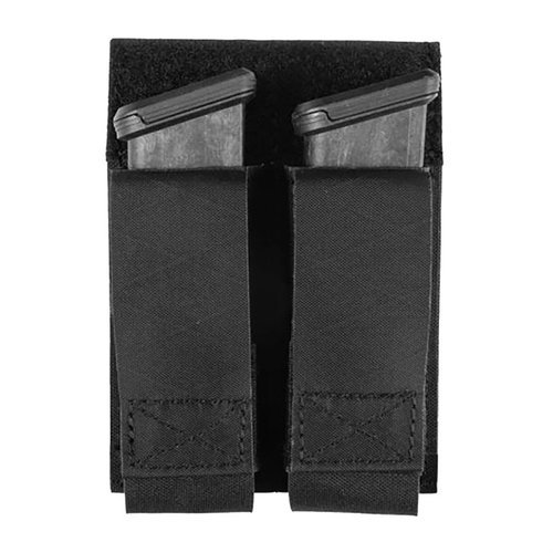 Die Double Pistol Magazine Pouch von Grey Ghost Gear bietet Platz für zwei Magazine, ist aus strapazierfähigem Laminat-Nylon und hat starke Magnete für sicheren Halt.