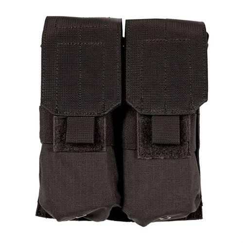 Die Blackhawk Strike AR-15 4-Mag Pouch hält vier 30-Schuss-Magazine sicher mit einem Hook-and-Loop-Verschluss und ist aus robustem 500 Denier Nylon gefertigt.