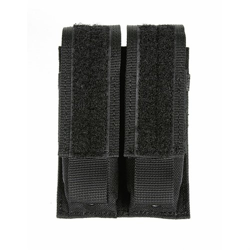 Der BLACKHAWK Double Pistol Mag Pouch bietet sicheren Platz für zwei Magazine, ist aus robustem 500 Denier Nylon und lässt sich leicht an S.T.R.I.K.E oder PALS/MOLLE befestigen.
