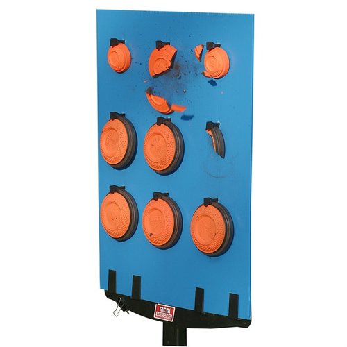 Die MTM Bird Board bietet 18 einfach zu ladende Clay Target Clips auf einer Fläche von 17,5x23 Zoll für ein unkompliziertes Schießtraining.