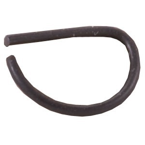 Die TRIGGER GUARD PIN SPRING von BENELLI U.S.A. sorgt für eine zuverlässige Funktion deiner Waffen wie R1, M2 und Super Black Eagle II. Perfekt für präzises Schießen!