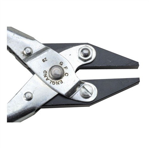 Die HIGH GRADE PARALLEL JAW PLIERS bieten eine enge, nicht markierende Greifkraft mit flachen, hitzebehandelten Backen und sind ideal für präzise Arbeiten.